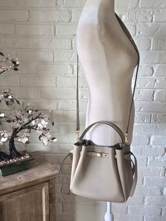 Tory Burch Handbags - NWOT Tory Burch Romy Bucket Bag In Light Cement